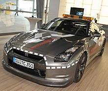 Umgebauter Nissan GT-R mit Feuerlöschanlage